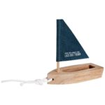 Segelboot aus Holz mit Stoffsegel und Ankerleine, ideal für maritime Dekorationen und Geschenke.