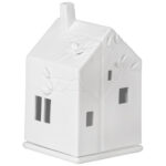 Ein weißes Keramik-Haus mit Baum- und Blättermotiv, dekoratives Wohnaccessoire.