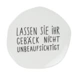 Lassen Sie Ihr Gebäck nicht unbeaufsichtigt - Warnung auf weißem Teller.