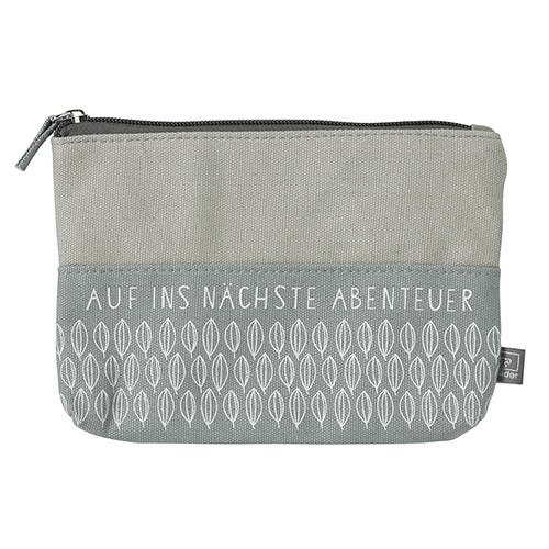 Einzigartige Stofftasche mit Text "Auf ins nächste Abenteuer" und modernem Design, ideal für Reisen.