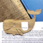 Nachhaltige Walnuss-Holzfigur in Form eines Wals, umweltfreundlich gefertigt.