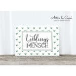 Liebevolles Papier-Geschenk mit "Lieblingsmensch" Schriftzug, dekorativ und hochwertig.