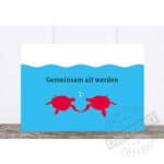 Gemeinsam alt werden, symbolisiert durch zwei rote Schildkröten, die sich die Flossen reichen.