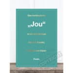 Norddeutsches Poster mit Zitat über "Jou" und Subjekt, Prädikat, Objekt, Punkt, auf Holzfußboden vor.