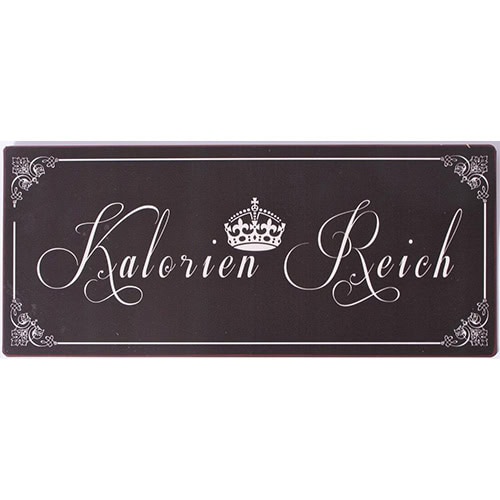 Kalorien Reich Schriftzug mit Krone, elegantes Design, ideal für Ernährung und Diät-Themen.