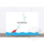 Herzförmiger Wasserstrahl mit Herzblasen, symbolisiert Liebe und Zuneigung.