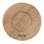 Hölzerner Untersetzer mit "GUTN" Gravur, nachhaltiges Design, umweltfreundlich und stilvoll.
