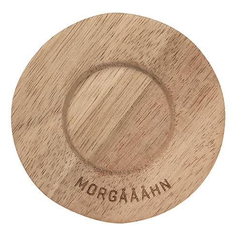 Hölzerne Servierplatte mit graviertem Namen "Morgäähn" für stilvolle Präsentation.