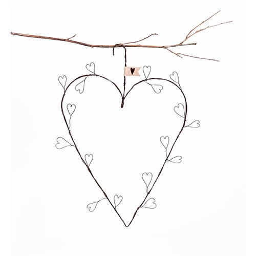 Herzförmige Dekoration aus Draht und Zweig, romantisch und handgemacht, ideal für Valentinstag oder.