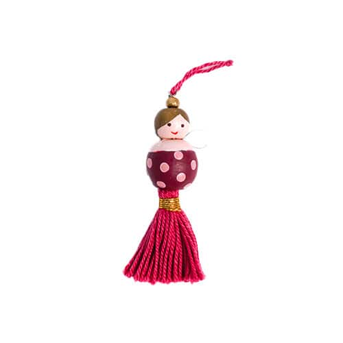 Kunsthandwerklicher Anhänger mit niedlicher Puppe, pinker Quaste und dekorativem Design. Perfekt für.