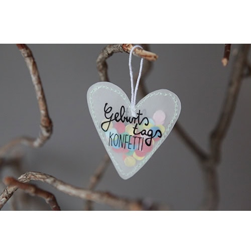 Hochzeitstagsanhänger mit bunten Konfetti und Herzdesign, ideal für romantische Dekorationen.
