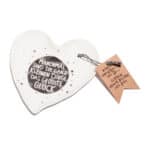 Herzförmige Keramikschale mit inspirierendem Spruch und Anhänger, dekoratives Geschenk für besondere.