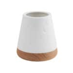 Hochwertiger Keramik- und Holz-Blumentopf, modern und stilvoll, ideal für Pflanzen und Dekoration.