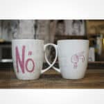 Hochwertige Kaffeetassen mit "Nö" und Hasenzeichnung, ideal für humorvolle Momente.