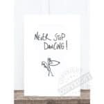 Einzigartiges handgezeichnetes Kunstwerk mit dem Spruch "Never Stop Dancing" und einer stilisierten.