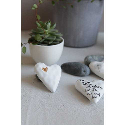 Einzigartige Herzsteine mit liebevollen Botschaften und Dekorationen, perfekt für Geschenke und krea.