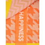 Hochwertiges Stoffmuster mit Hahnentritt-Design in Orange und Gelb, mit "HAPPINESS" Schriftzug für m.