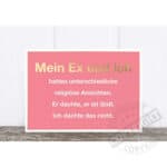 Ein altmodisches Schild mit humorvollem Text über religiöse Ansichten und persönliche Überzeugun.