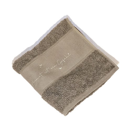 Badematte in Grau mit Schriftzug "home is where the heart is" – stilvoller Badaccessoire.