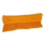 Der orangefarbene Taschenwärmer mit handgeschriebener Botschaft auf der Innenseite.