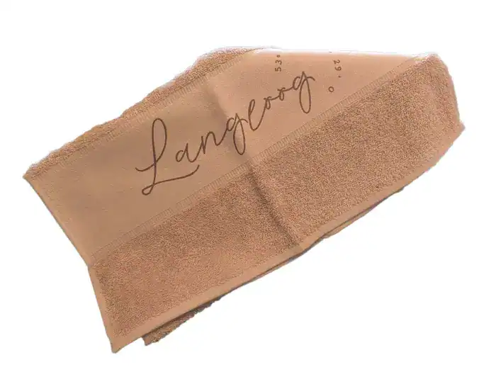 Handtuch mit Langeoog-Schriftzug, ideal für Strand und Bad.