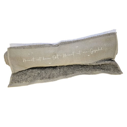 Hochwertiges Stoffetikett mit handgeschriebener Botschaft, ideal für Mode- und Textilprodukte.