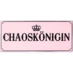 Elegantes rosa Schild mit schwarzer Aufschrift "Chaoskönigin" und Krone, stilvolles Dekor für kreati.