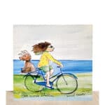 Abbildung eines Hundes und eines Mädchens, die zusammen Fahrrad fahren am Strand.