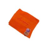 Weiches, orangefarbenes Handtuch mit rotem Schriftzug "Lenzing" und ARTC Zertifizierung, ideal für S.