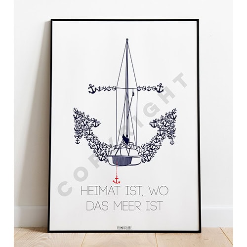 Ein nautisches Wandbild mit Anker, Segelboot und Meerestieren, symbolisiert Heimat und Meer.