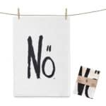 NO - Handgefertigtes Textil mit "No" Schriftzug, ideal für Dekoration und Geschenke.