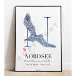 Hochwertiges Wandbild mit Nordsee-Illustration und geografischen Koordinaten, ideal für Meeresliebha.
