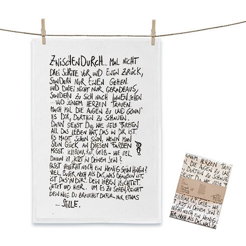 Handgeschriebener Gedichttext auf weißem Papier, an Wäscheleine befestigt.