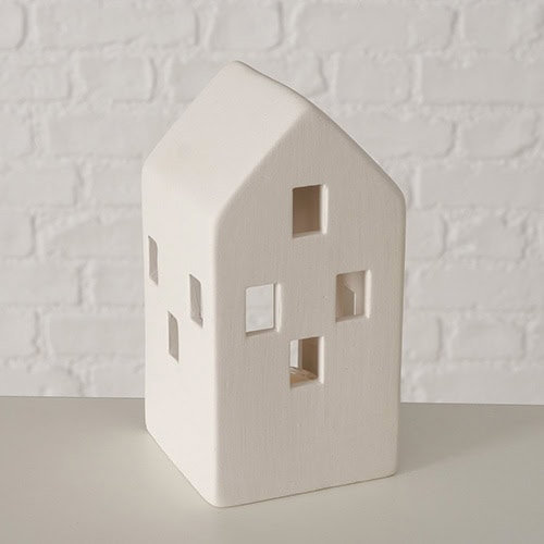 Häuserförmige weiße Dekoration aus Holz mit Fensteröffnungen, modernes Design für Wohnaccessoir.