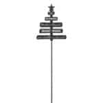 Der Weihnachtsbaum mit Schriftzug "Willkommen, Advent, Freude" und Stern an der Spitze.