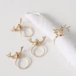 Goldene Ringe mit Hirschgeweih-Design, ideal für elegante Schmuck-Accessoires.
