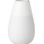 Weiße Keramikvase, modern und elegant, ideal für Dekorationen und Blumenarrangements.