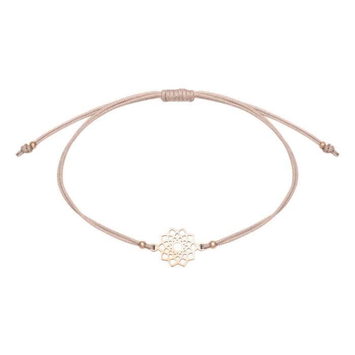 Elegantes Schmuckarmband mit Blumenanhänger, roségoldfarben.