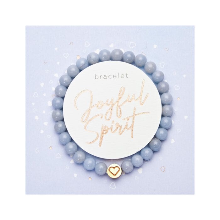 Hochwertiges Armband aus blauen Perlen mit Herz-Anhänger, symbolisiert Freude und positiven Geist.
