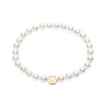 Perlenarmband mit Herz-Charme, eleganter Damen Schmuck, hochwertiges Accessoire für stilvolle Outfit.