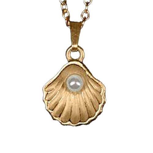Schmuckanhänger mit Muschelform und Perle, goldfarben, an Kette.