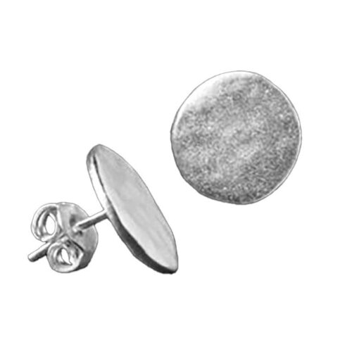 Elegantes Silber-Ohrring-Design mit rundem Anhänger.
